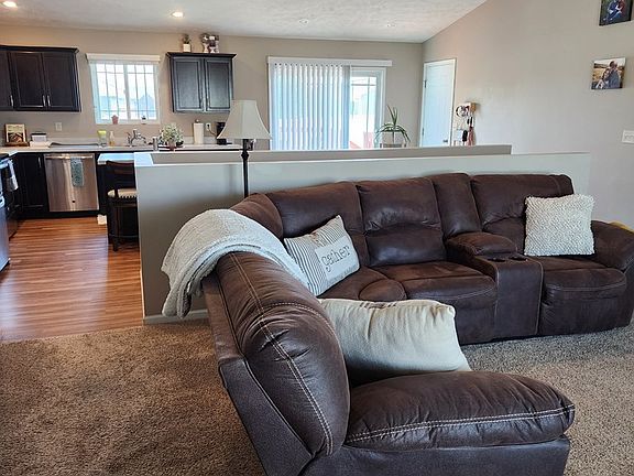 3rd image of 4249 Yarrow Dr