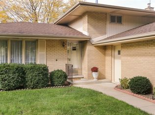 1718 N Aralia Dr, Mount Prospect, IL 60056