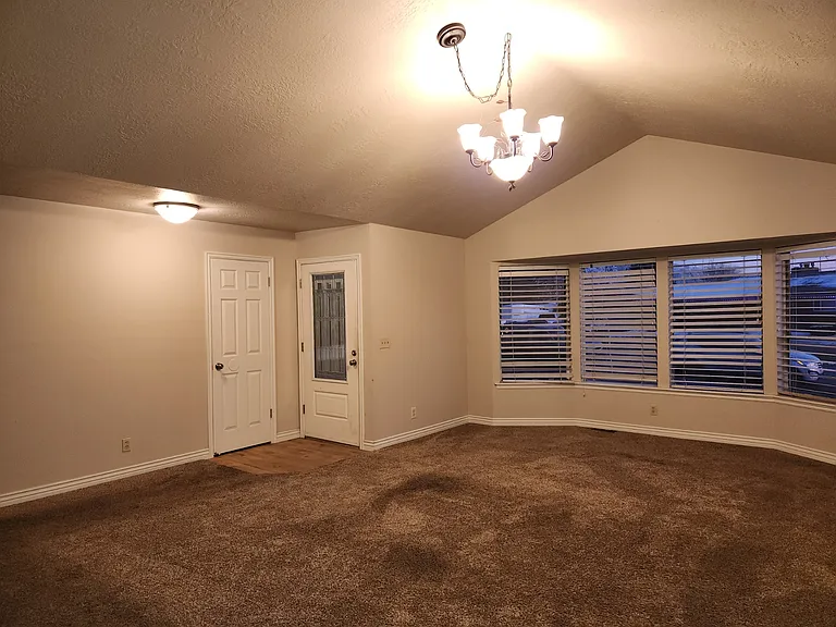1721 E 4620 S — Photo 3