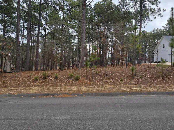 112 Callis Circle, West End, NC 27376