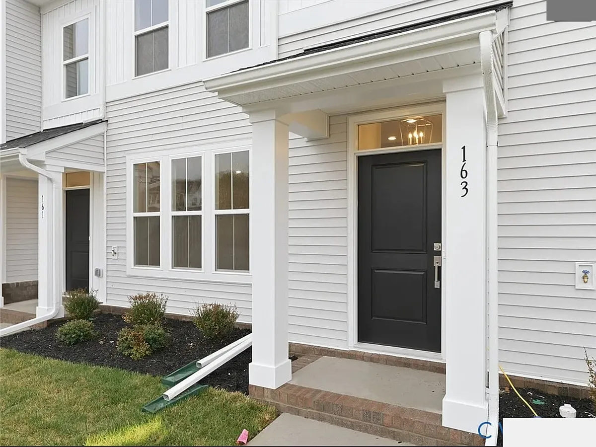 Building Photo - 163 Corcoran Way #1