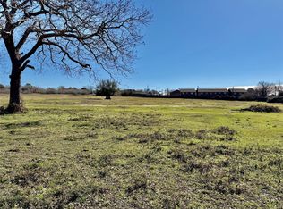 305 Ellen May Rd, Yoakum, TX 77995