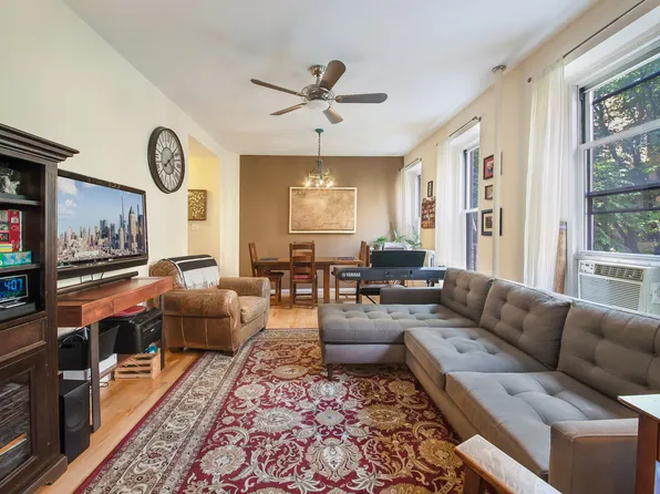 254 West 25th Street 3A image 2 of 9