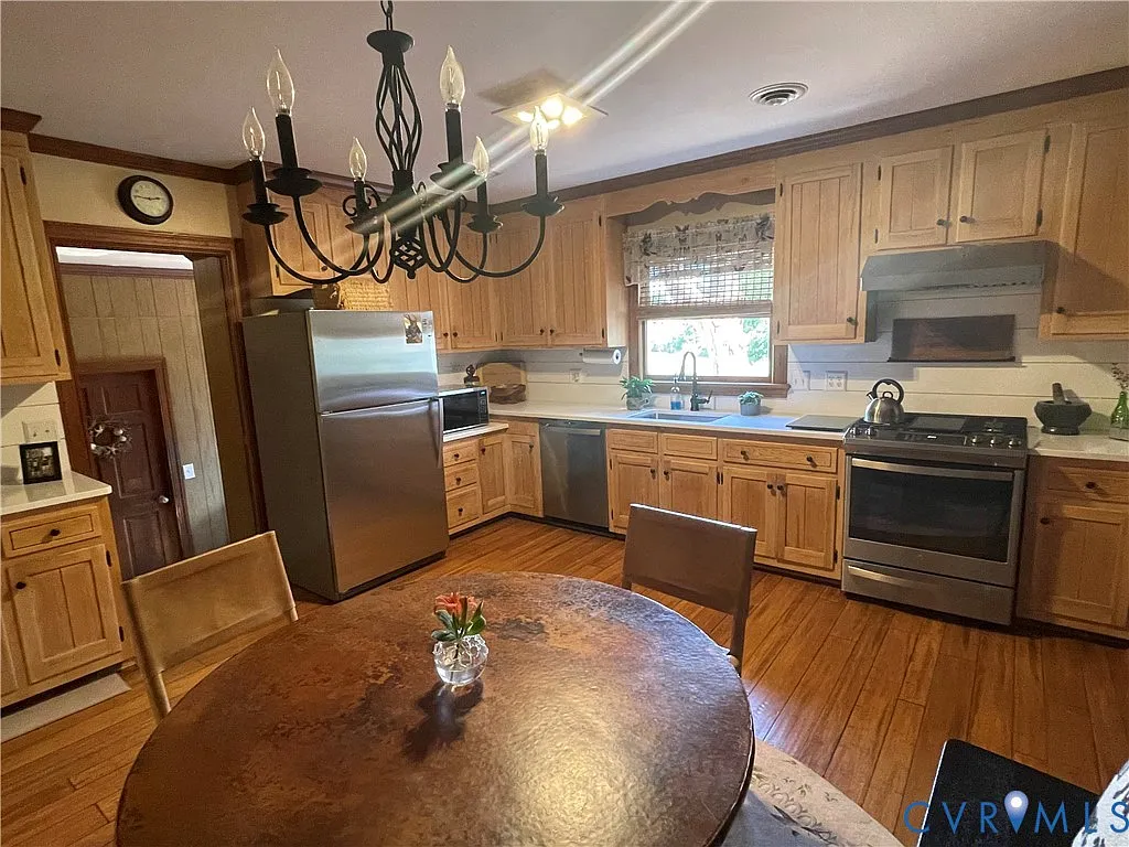 3 bed, 2.5 bath, 2691 sqft, $2,300 — Photo 2