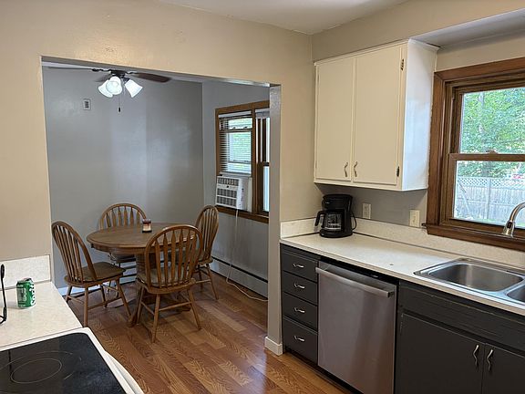 3rd image of 1519 Central Park St
