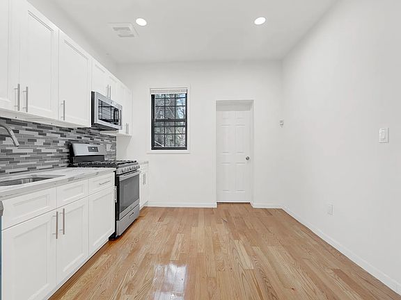 4th image of 141 Glen St