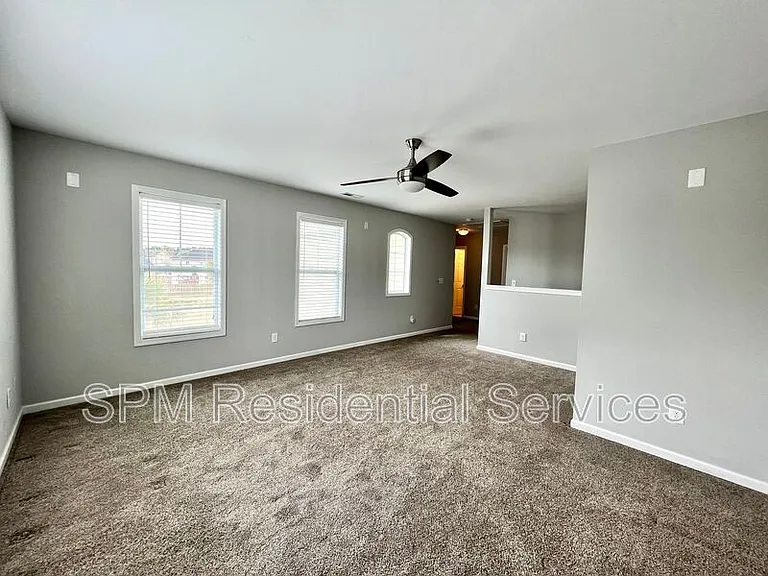 438 Riviera Dr — Photo 13
