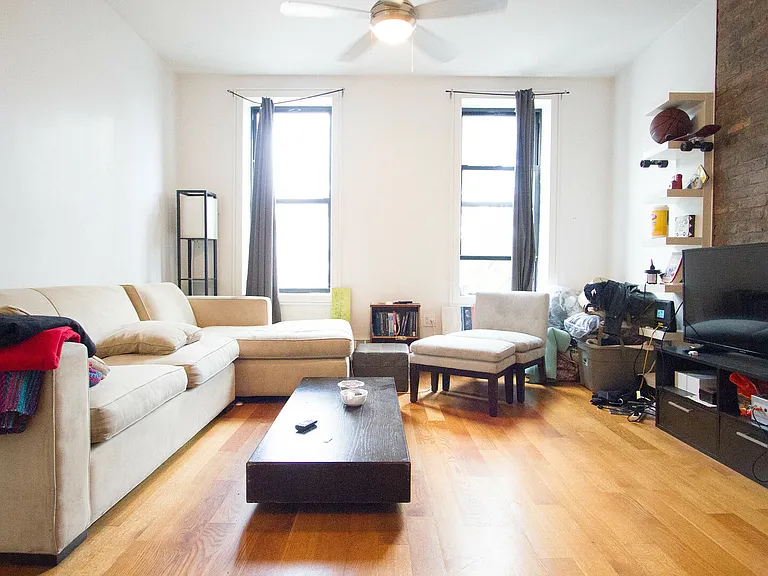 208 Evergreen Ave #2R — Photo 1
