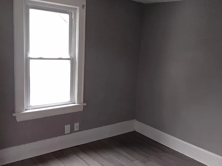 573 Grace Ave — Photo 5