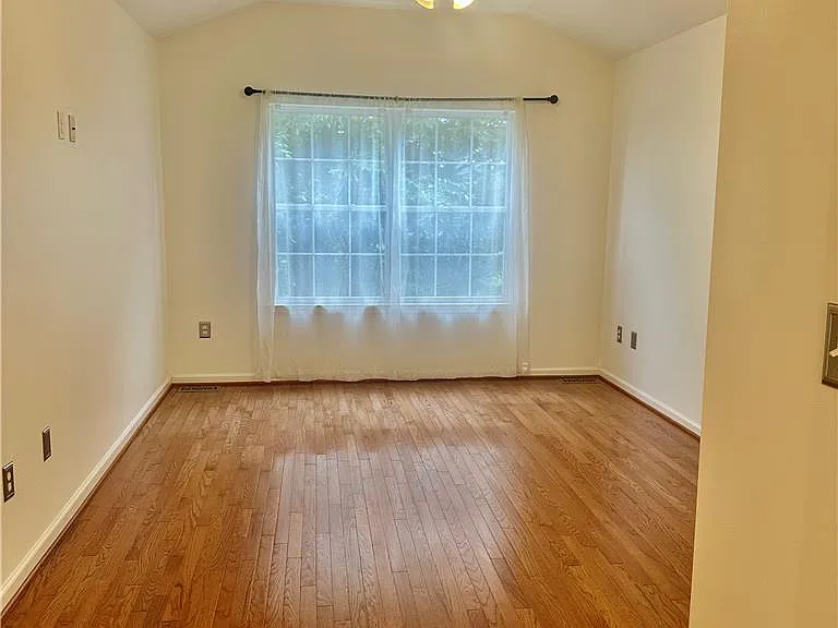 4312 Creek Rd — Photo 17
