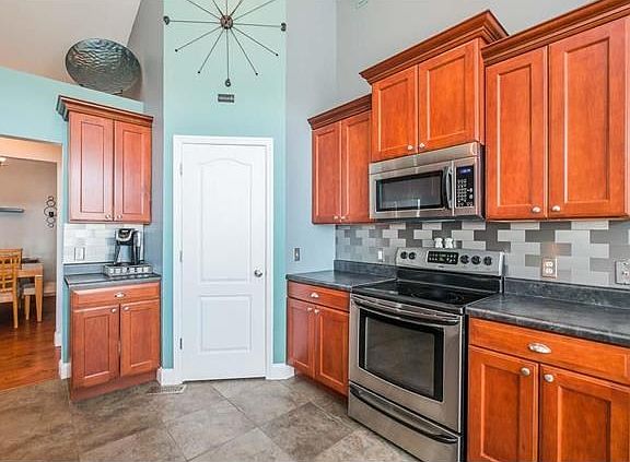 Your kitchen boast vaulted ceiling, walk in pantry, stainless steel appliances & ceramic tile floori