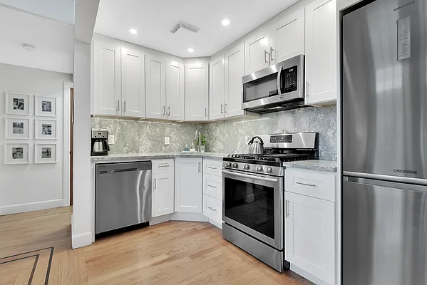 Sold by Bond New York | media 7