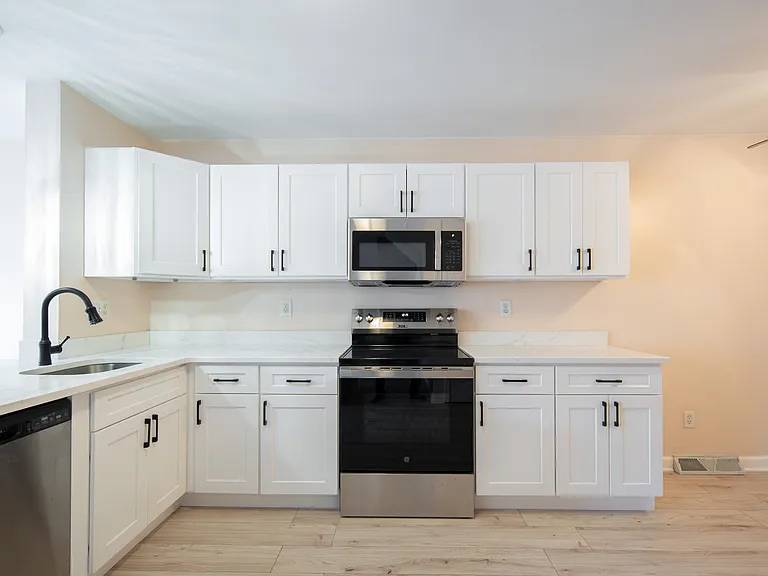 174 Harvard Rd — Photo 3