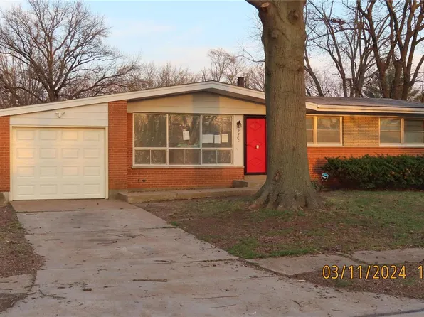 9700 Perch Dr, Saint Louis, MO 63136