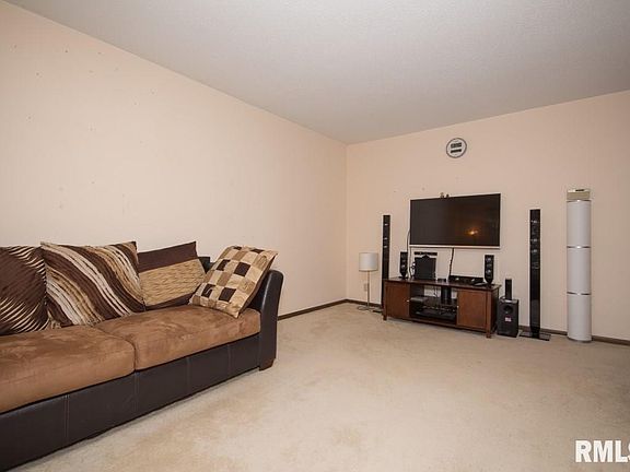 4th image of 3105 Parkwild Dr