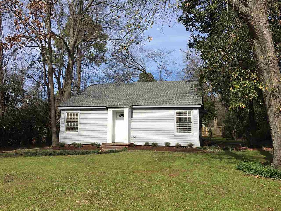 1st image of 207 Oxford Ln