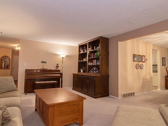 5th image of 1561 Winslow Dr