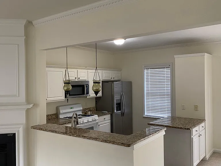 1028 Thornborough Dr — Photo 13