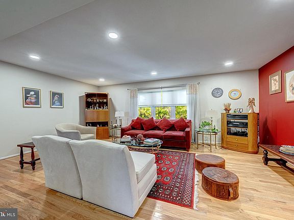 5th image of 7779 Tiverton Dr