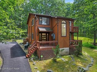 1289 Bear Dr, Bushkill, PA 18324