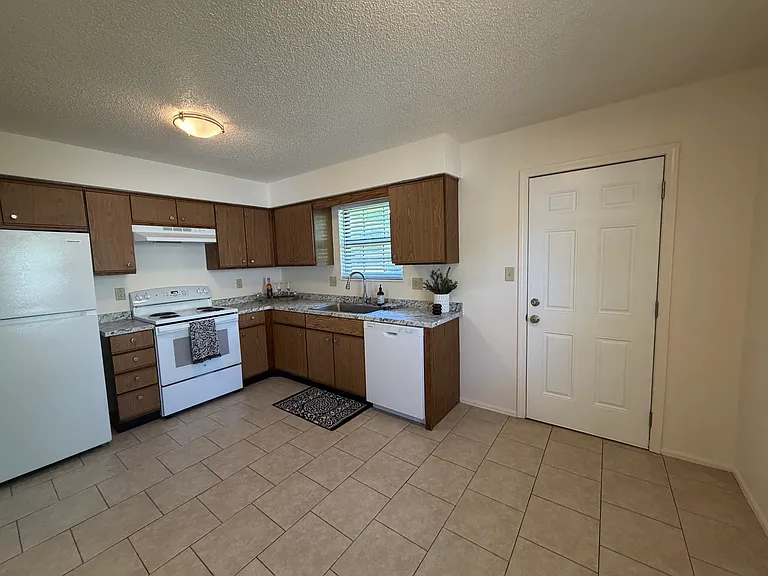228 NW Waterwheel Ct — Photo 26