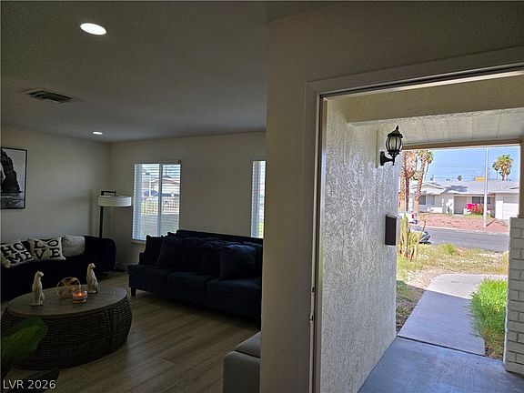 5th image of 4313 San Angelo Ave