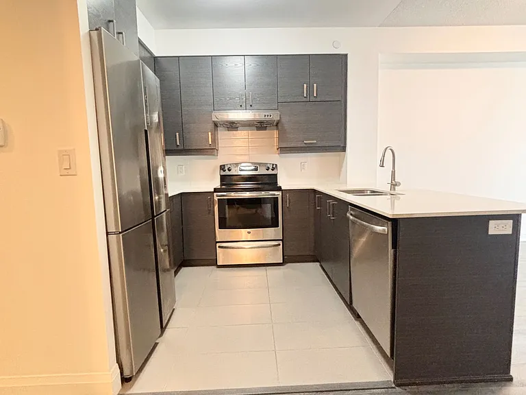 1 Uptown Dr #207 — Photo 3