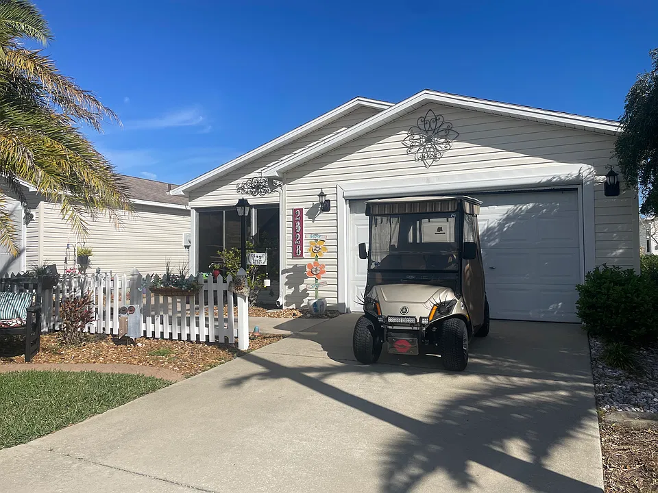 2828 Barboza Dr