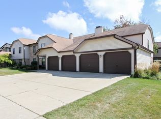 737 Hapsfield Ln #1A2, Buffalo Grove, IL 60089