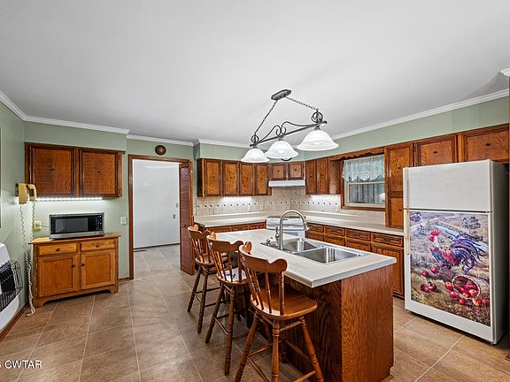 3rd image of 8932 Mount Carmel Rd