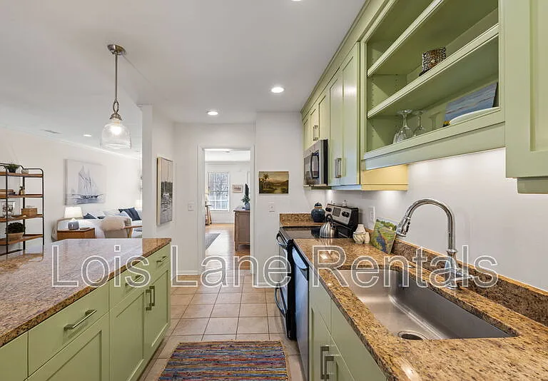164 Queen St — Photo 5