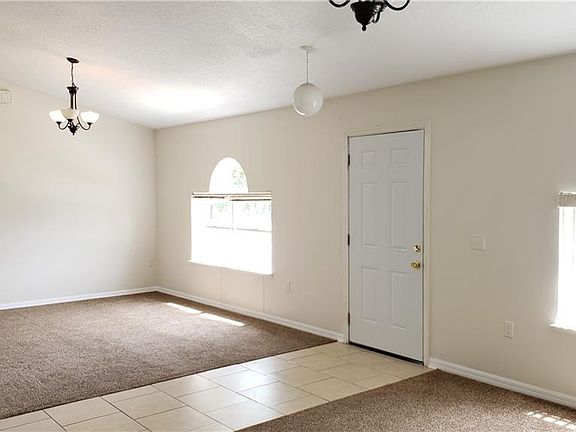 5th image of 1035 Fox Trail Ave
