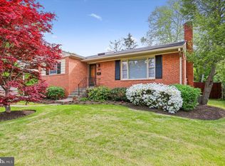 9909 Ashburton Ln, Bethesda, MD 20817