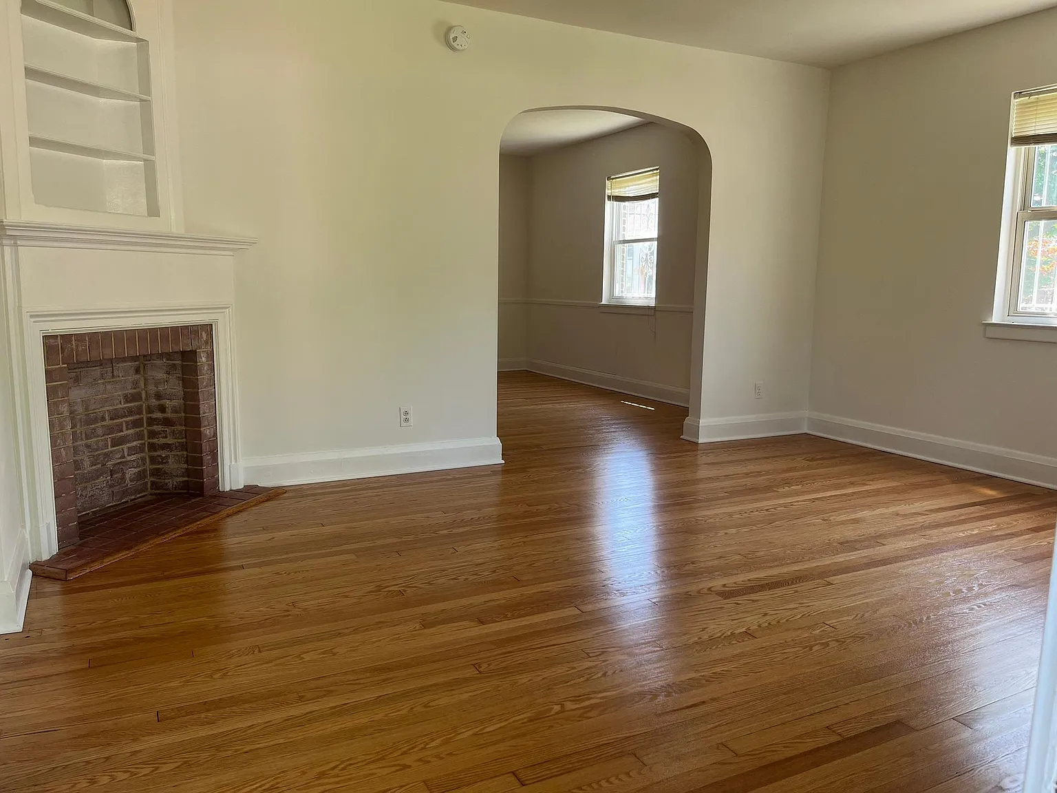 3 bed, 1.5 bath, 1230 sqft, $2,000 — Photo 4