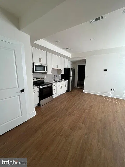 1 bed, 1.0 bath, 13000 sqft, $1,795 — Photo 3