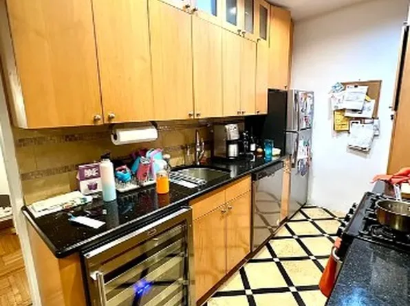 405 East 72nd Street image 1 of 9