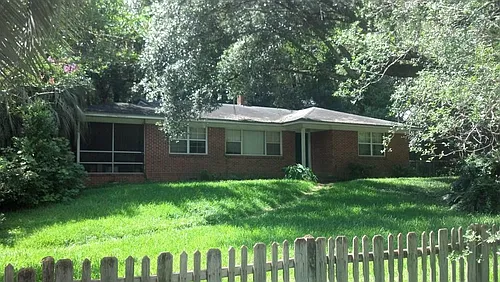 1904 Rosedale Dr Photo 1