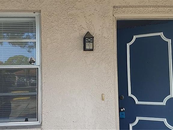 2nd image of 201 NE Jefferson Cir N #1