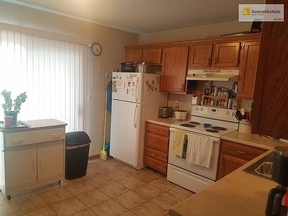 Kitchen. Tile Floor; appliances stay