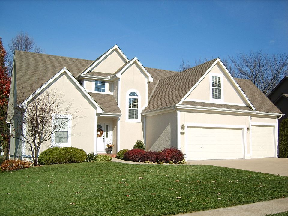 1st image of 512 NE Garnet Ln