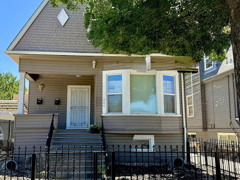 1st image of 440 E Vine St