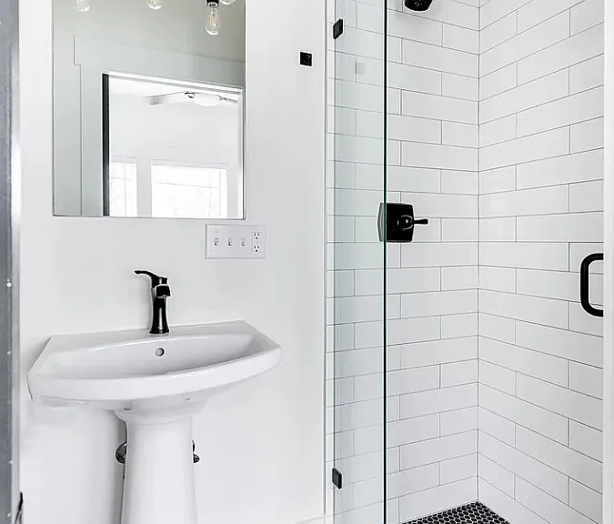 1027 E Trinity Ln — Photo 15