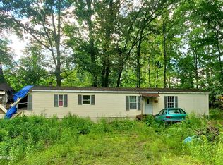 11 Degroat Rd, Hawley, PA 18428
