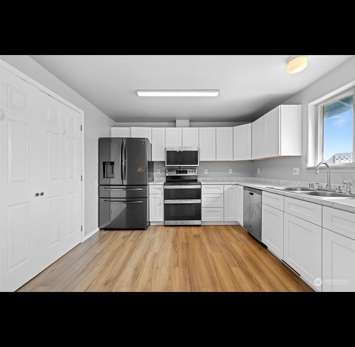 3 bed, 1120 sqft, $2,000 — Photo 2