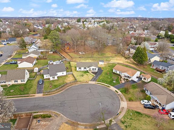 3rd image of 10141 Grist Mill Ct