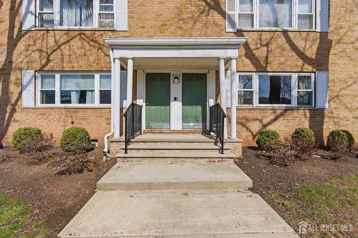 Building Photo - 161 Evergreen Rd #2A