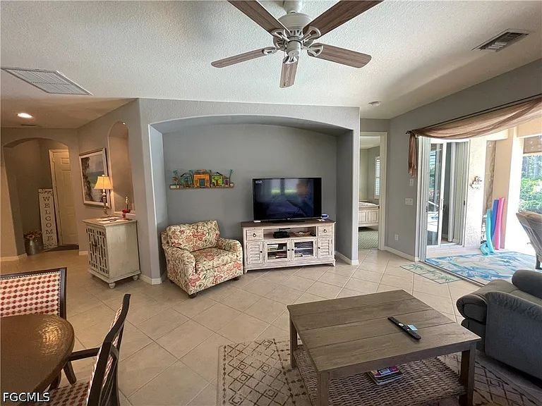 10630 Camarelle Cir — Photo 8