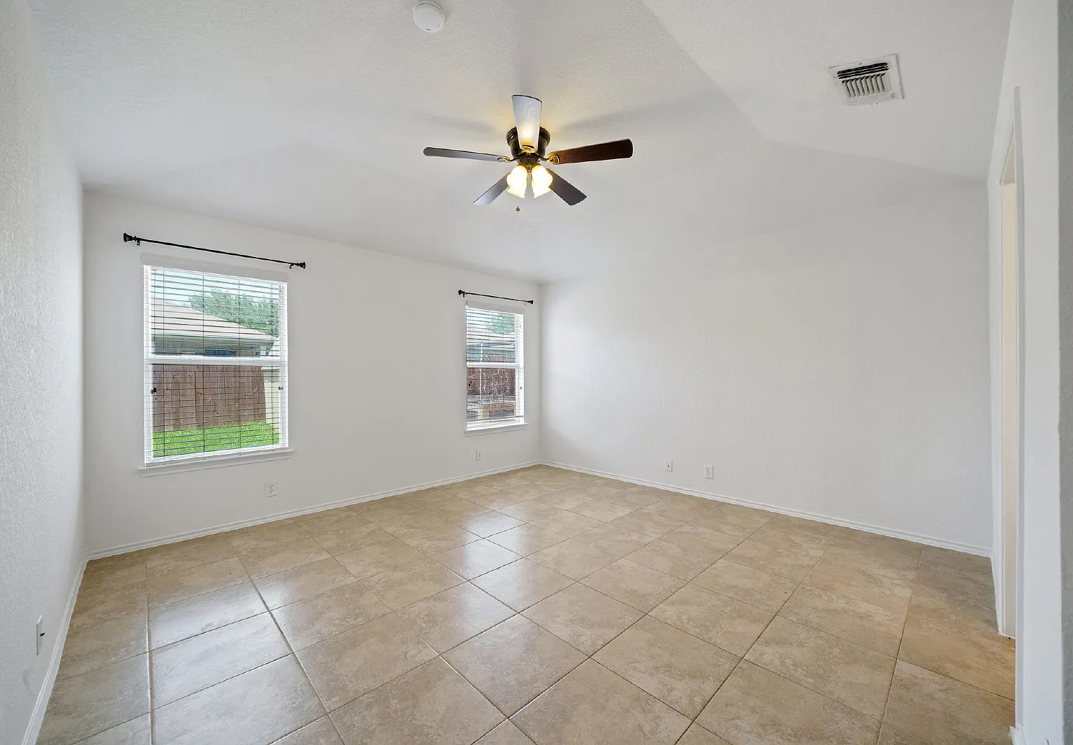 3 bed, 2.0 bath, 1549 sqft, $1,795 — Photo 1