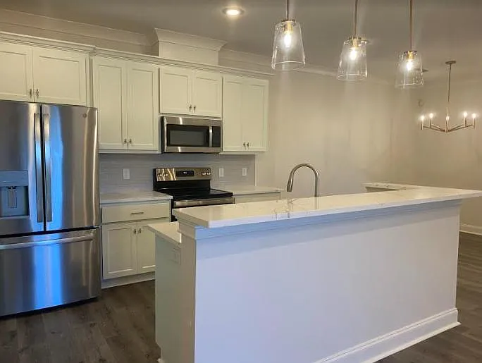 2 bed, 1330 sqft, $1,750 — Photo 2