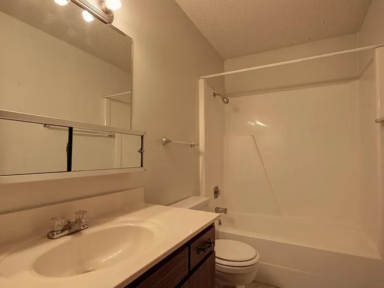 1907 Nancy Ct — Photo 17